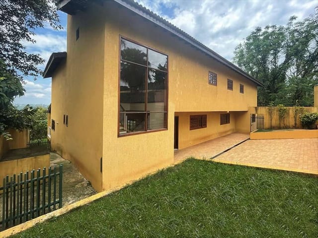 Sobrado com 750m² 4 quartos e 6 banheiros, à venda, no bairro Pousada dos Bandeirantes em Carapicuíba