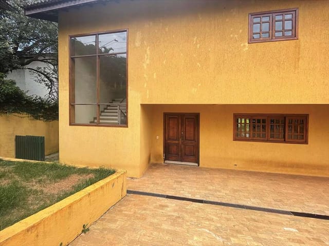 Sobrado com 750m² 4 quartos e 6 banheiros, à venda, no bairro Pousada dos Bandeirantes em Carapicuíba