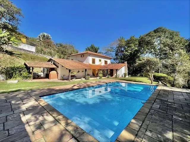 Sobrado com 3543m² 4 quartos e 3 banheiros, à venda, no bairro Granja Viana em Embu das Artes
