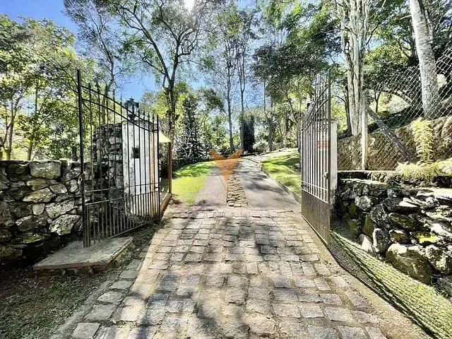 Sobrado com 3543m² 4 quartos e 3 banheiros, à venda, no bairro Granja Viana em Embu das Artes
