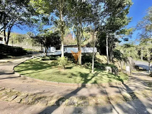 Sobrado com 3543m² 4 quartos e 3 banheiros, à venda, no bairro Granja Viana em Embu das Artes