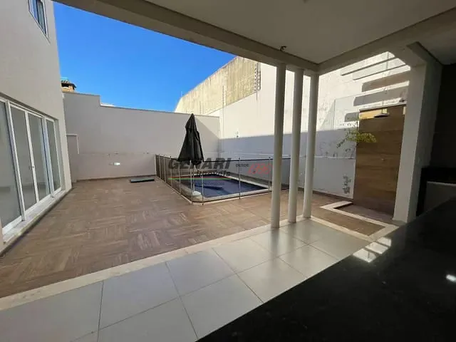 Sobrado com 300m² 3 quartos e 5 banheiros, para alugar, no bairro Maria Dulce em Indaiatuba