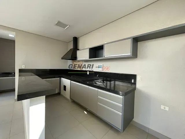 Sobrado com 300m² 3 quartos e 5 banheiros, para alugar, no bairro Maria Dulce em Indaiatuba
