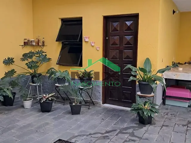 Sobrado com 214m² 3 quartos e 2 banheiros, à venda, no bairro Parque Santa Teresa em Carapicuíba
