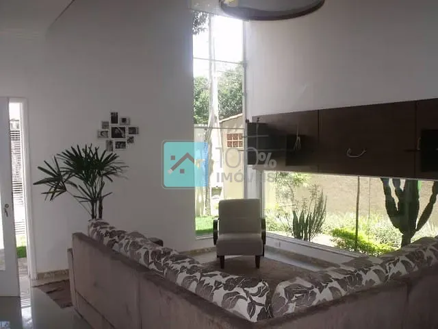 Sobrado com 250m² 4 quartos e 2 banheiros, à venda, no bairro Jardim Estoril em São José dos Campos