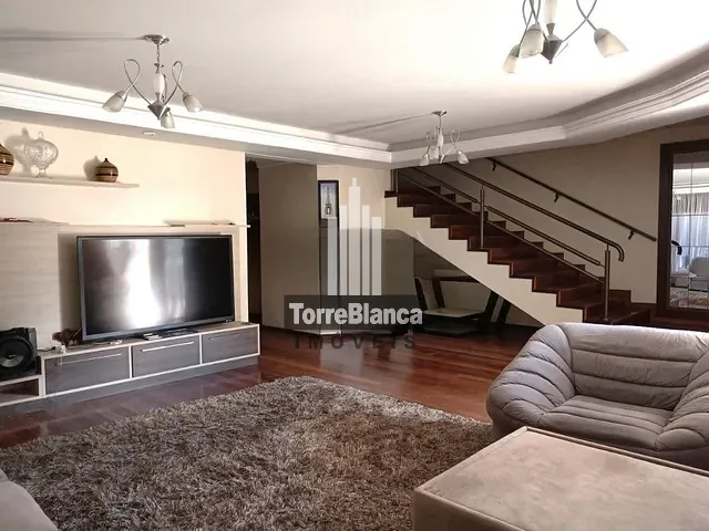 Sobrado com 550m² 5 quartos e 1 banheiro, para alugar, no bairro Periquitos em Ponta Grossa
