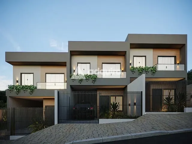 Sobrado 3 quartos e 3 banheiros, à venda, no bairro Jardim Carvalho em Ponta Grossa