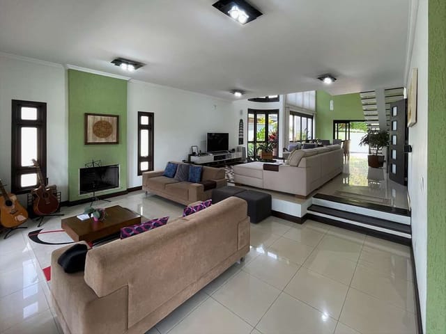 Sobrado com 750m² 4 quartos e 6 banheiros, à venda, no bairro Nova Higienópolis em Jandira