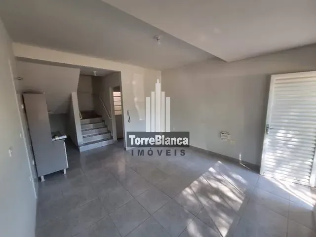 Sobrado com 70m² 2 quartos e 1 banheiro, para alugar, no bairro Uvaranas em Ponta Grossa