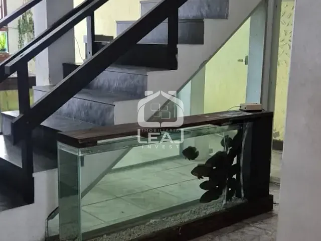 Sobrado com 317m² 6 quartos e 3 banheiros, à venda ou para alugar, no bairro Jardim Peri Peri em São Paulo