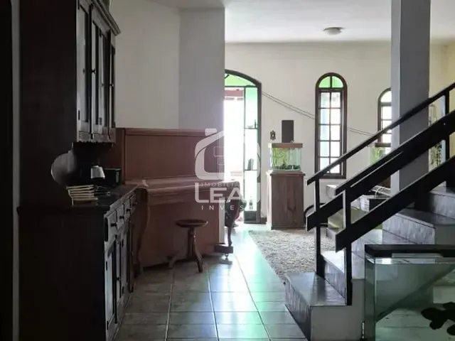Sobrado com 317m² 6 quartos e 3 banheiros, à venda ou para alugar, no bairro Jardim Peri Peri em São Paulo