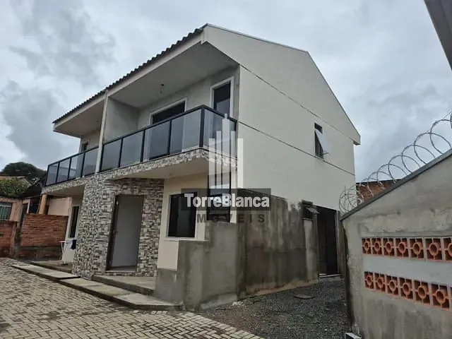 Sobrado 2 quartos e 2 banheiros, à venda, no bairro Contorno em Ponta Grossa