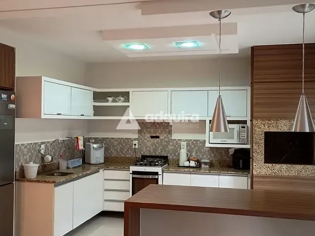 Sobrado 3 quartos e 3 banheiros, à venda, no bairro Boa Vista em Ponta Grossa