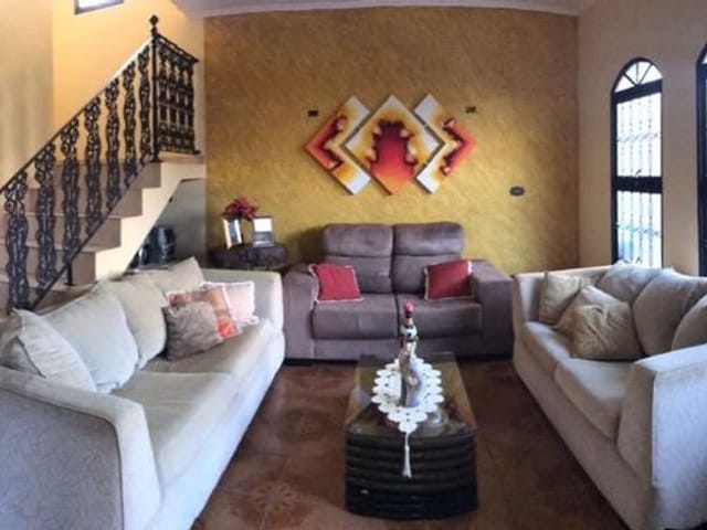Foto do Sobrado - Sobrado com 5 dormitórios à venda, 221 m² por R$ 780.000,00 - Jardim Estoril - São José dos Campos/SP | RUSSI IMÓVEIS