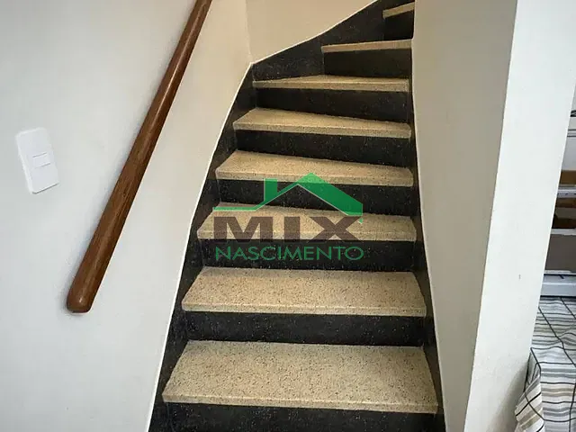 Sobrado 2 quartos e 1 banheiro, à venda, no bairro Jardim São Caetano em São Caetano do Sul