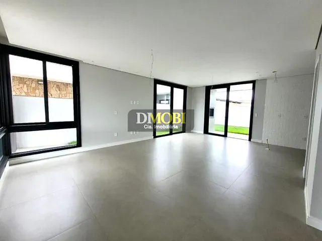 Sobrado com 160m² 3 quartos e 3 banheiros, à venda, no bairro Centro em Gravataí