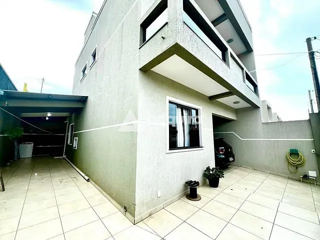 Sobrado 3 quartos e 2 banheiros, à venda, no bairro Orfãs em Ponta Grossa