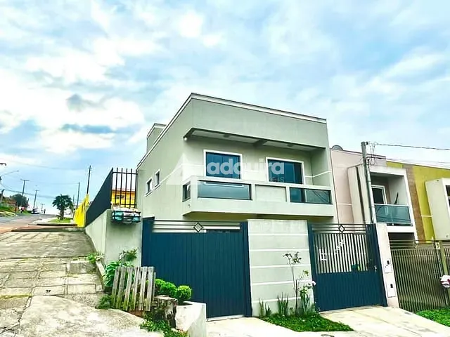 Sobrado 3 quartos e 2 banheiros, à venda, no bairro Orfãs em Ponta Grossa