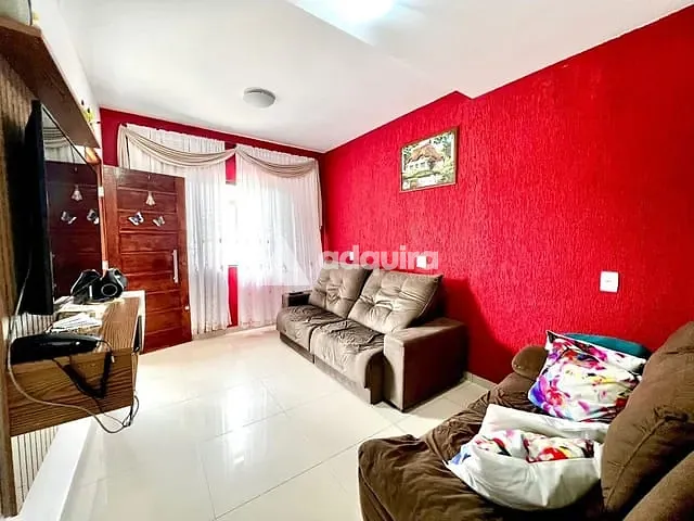 Sobrado 3 quartos e 2 banheiros, à venda, no bairro Orfãs em Ponta Grossa