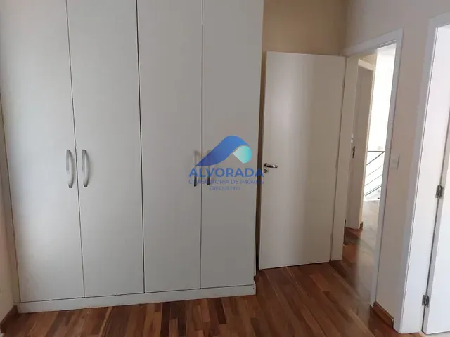 Sobrado com 375m² 3 quartos e 1 banheiro, à venda, no bairro Urbanova em São José dos Campos