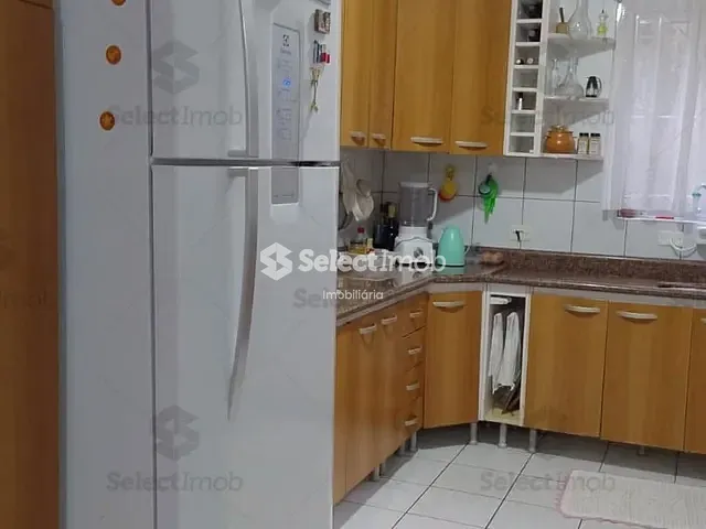 Sobrado com 261m² 3 quartos e 1 banheiro, à venda, no bairro Vila Assis Brasil em Mauá