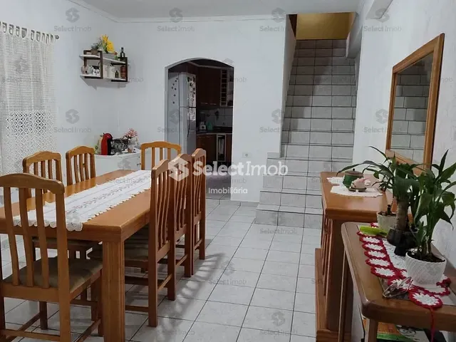 Sobrado com 261m² 3 quartos e 1 banheiro, à venda, no bairro Vila Assis Brasil em Mauá