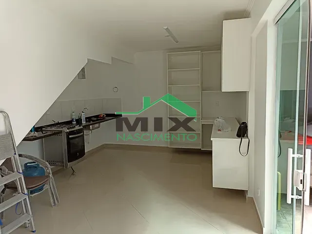 Sobrado com 107m² 2 quartos e 2 banheiros, à venda, no bairro Vila Cecília Maria em Santo André