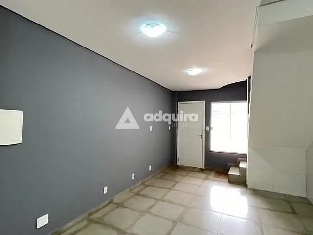 Sobrado 2 quartos e 2 banheiros, à venda, no bairro Nova Rússia em Ponta Grossa