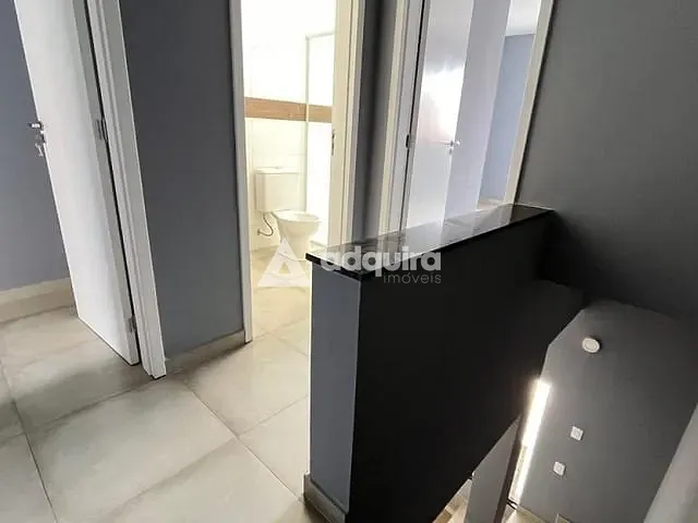 Sobrado 2 quartos e 2 banheiros, à venda, no bairro Nova Rússia em Ponta Grossa