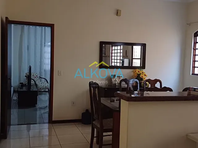 Sobrado com 190m² 3 quartos e 2 banheiros, à venda, no bairro Residencial Bosque dos Ipês em São José dos Campos