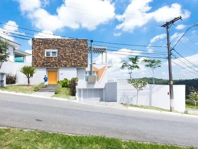 Sobrado com 710m² 4 quartos e 4 banheiros, à venda, no bairro São Paulo II em Cotia