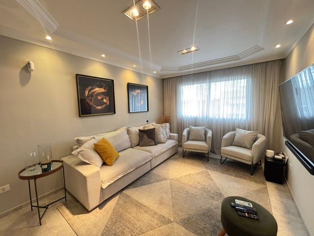Foto do Sobrado - Sobrado para venda em Jardim Santa Mena com 4 quartos, sendo 2 suítes, 200m² | Lares e Andares Imóveis