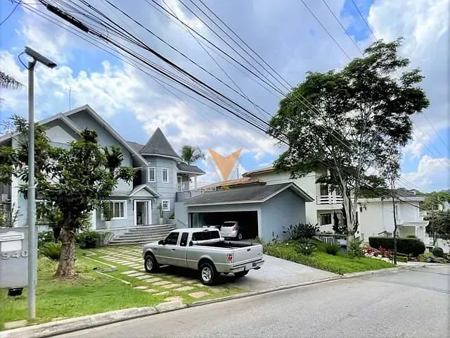 Sobrado com 847m² 4 quartos e 5 banheiros, à venda, no bairro São Paulo II em Cotia