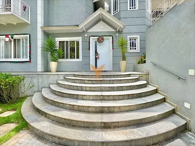 Sobrado com 847m² 4 quartos e 5 banheiros, à venda, no bairro São Paulo II em Cotia