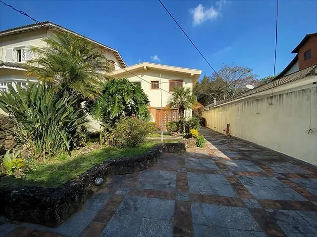 Sobrado com 493m² 4 quartos e 3 banheiros, à venda, no bairro São Paulo II em Cotia