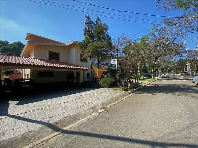 Sobrado com 493m² 4 quartos e 3 banheiros, à venda, no bairro São Paulo II em Cotia