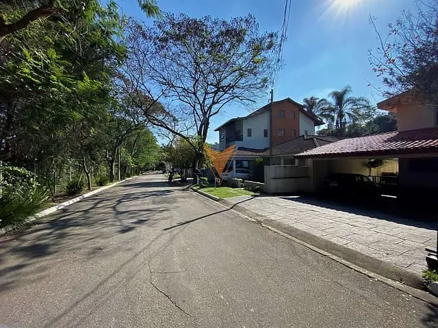 Sobrado com 493m² 4 quartos e 3 banheiros, à venda, no bairro São Paulo II em Cotia