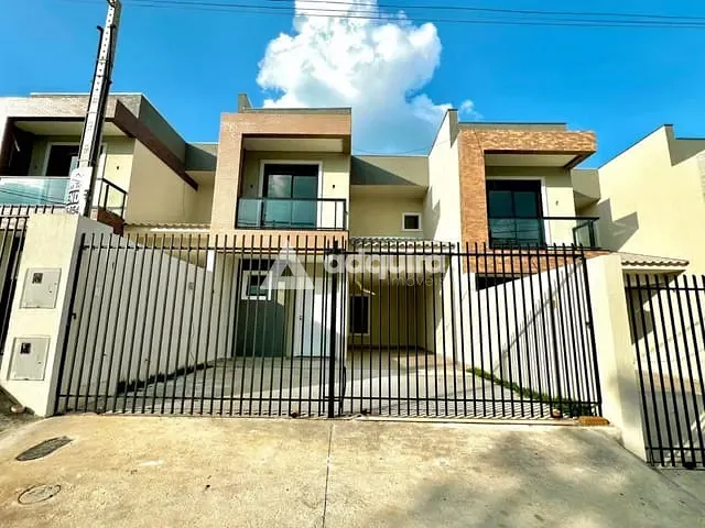 Sobrado 3 quartos e 2 banheiros, à venda, no bairro Orfãs em Ponta Grossa