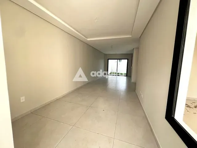 Sobrado 3 quartos e 2 banheiros, à venda, no bairro Orfãs em Ponta Grossa