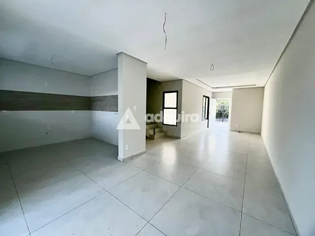 Sobrado 3 quartos e 2 banheiros, à venda, no bairro Orfãs em Ponta Grossa
