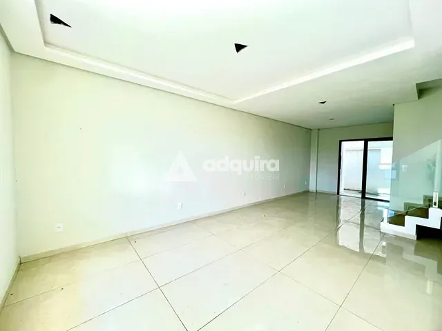 Sobrado 3 quartos e 2 banheiros, à venda, no bairro Chapada em Ponta Grossa