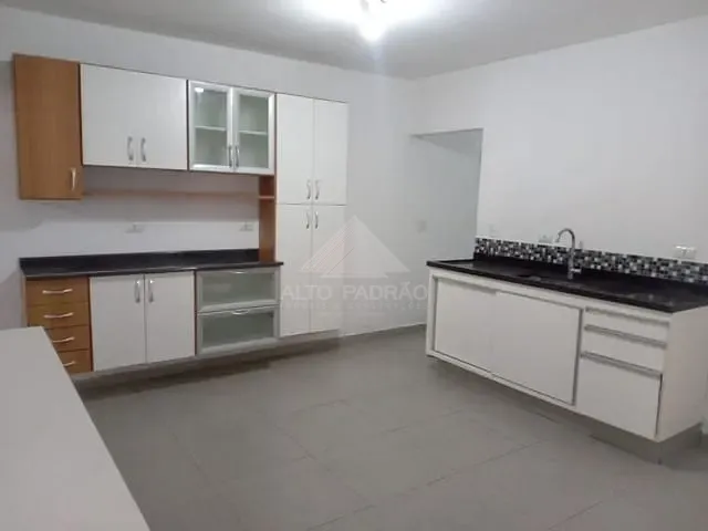 Sobrado com 260m² 4 quartos e 2 banheiros, à venda, no bairro Vila Nossa Senhora das Vitórias em Mauá