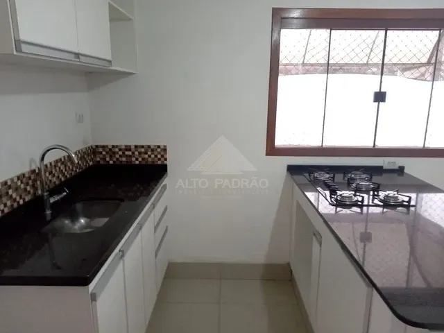 Sobrado com 260m² 4 quartos e 2 banheiros, à venda, no bairro Vila Nossa Senhora das Vitórias em Mauá