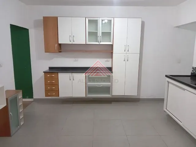 Sobrado com 260m² 4 quartos e 2 banheiros, à venda, no bairro Vila Nossa Senhora das Vitórias em Mauá