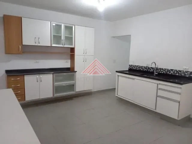 Sobrado com 260m² 4 quartos e 2 banheiros, à venda, no bairro Vila Nossa Senhora das Vitórias em Mauá