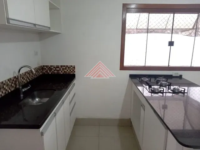 Sobrado com 260m² 4 quartos e 2 banheiros, à venda, no bairro Vila Nossa Senhora das Vitórias em Mauá