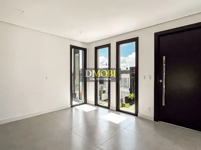 Sobrado com 130m² 3 quartos e 2 banheiros, à venda, no bairro Jansen em Gravataí