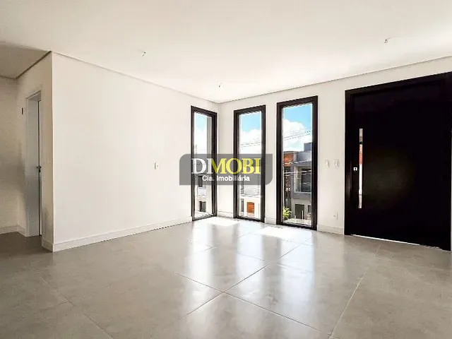 Sobrado com 130m² 3 quartos e 2 banheiros, à venda, no bairro Jansen em Gravataí