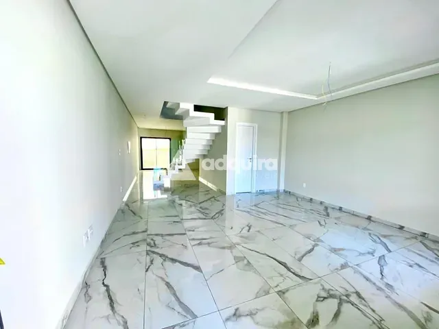 Sobrado 3 quartos e 2 banheiros, à venda, no bairro Nova Rússia em Ponta Grossa