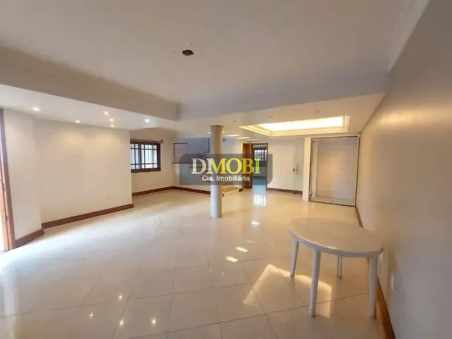 Sobrado com 325m² 3 quartos e 5 banheiros, à venda, no bairro Centro em Gravataí